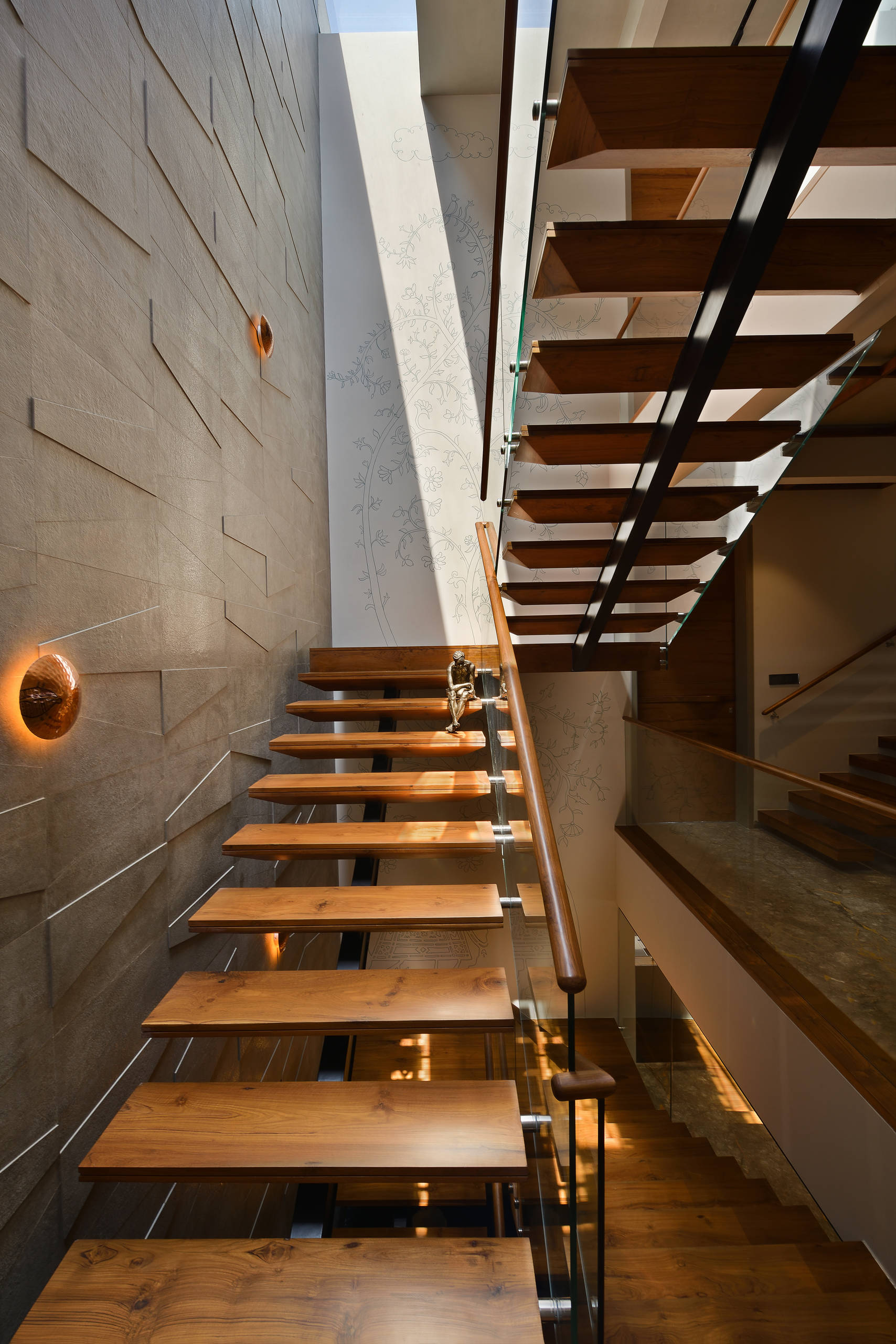 20 Amazing Floating Staircase Designs