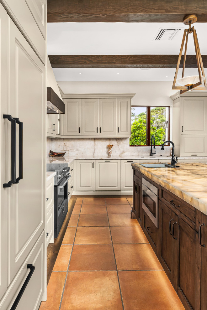 Transitional kitchen photo in Miami