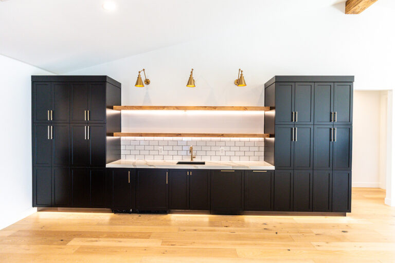 Transitional home design photo in Phoenix