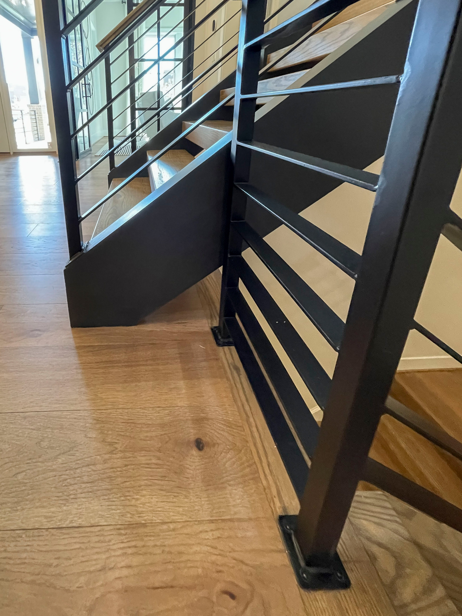 113_Floating Straight- Stringers with No Risers in Contemporary Home, Bethesda M