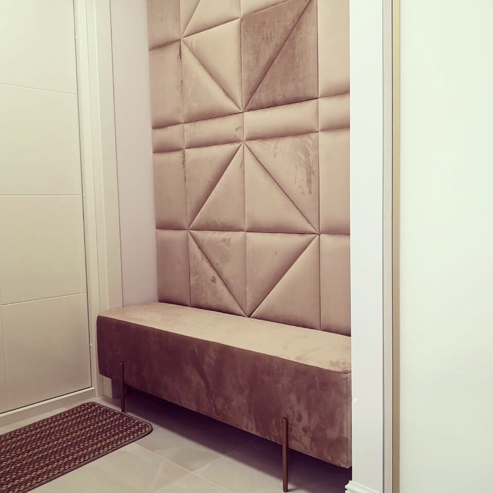 Пуф и стеновая панель в прихожую.