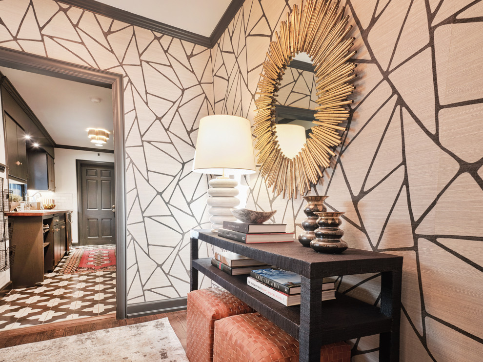Example of a transitional entryway design in Denver