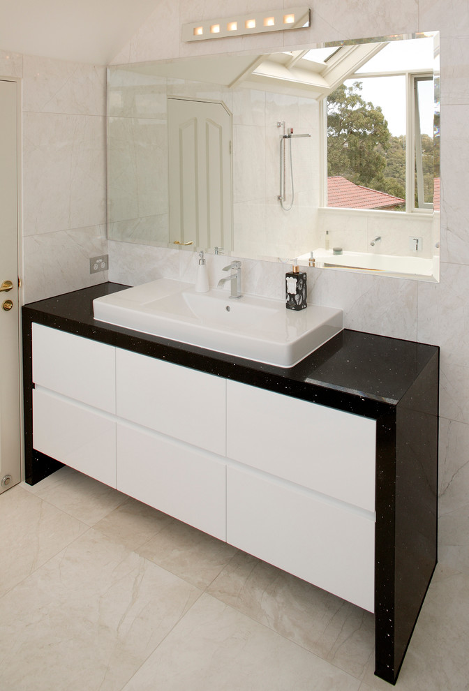 Inspiration for a contemporary bathroom in Sydney.