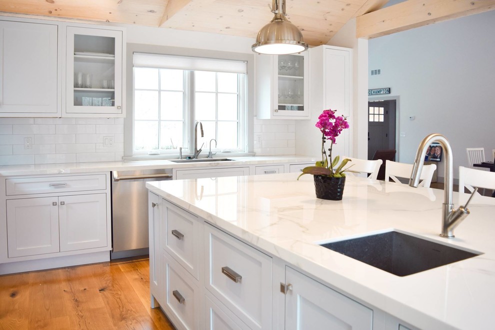 Kitchen - transitional kitchen idea in New York