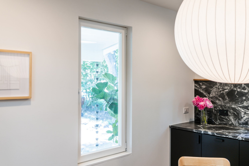 Example of a minimalist kitchen design in Austin