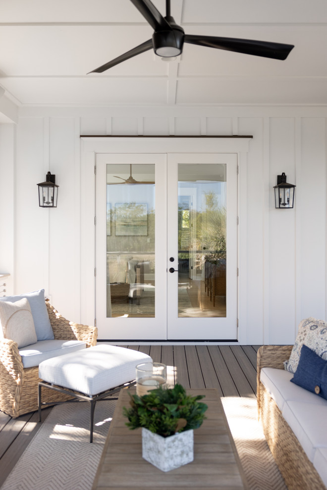 Beach style porch photo in Charleston