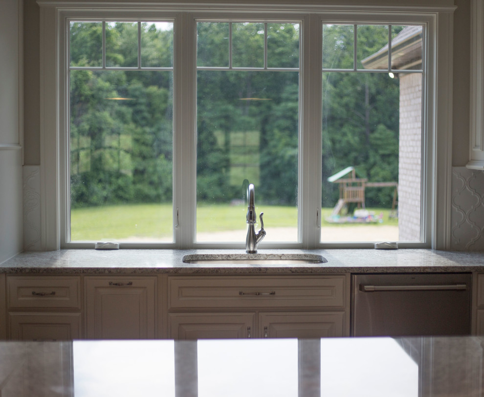 Kitchen - kitchen idea in Louisville