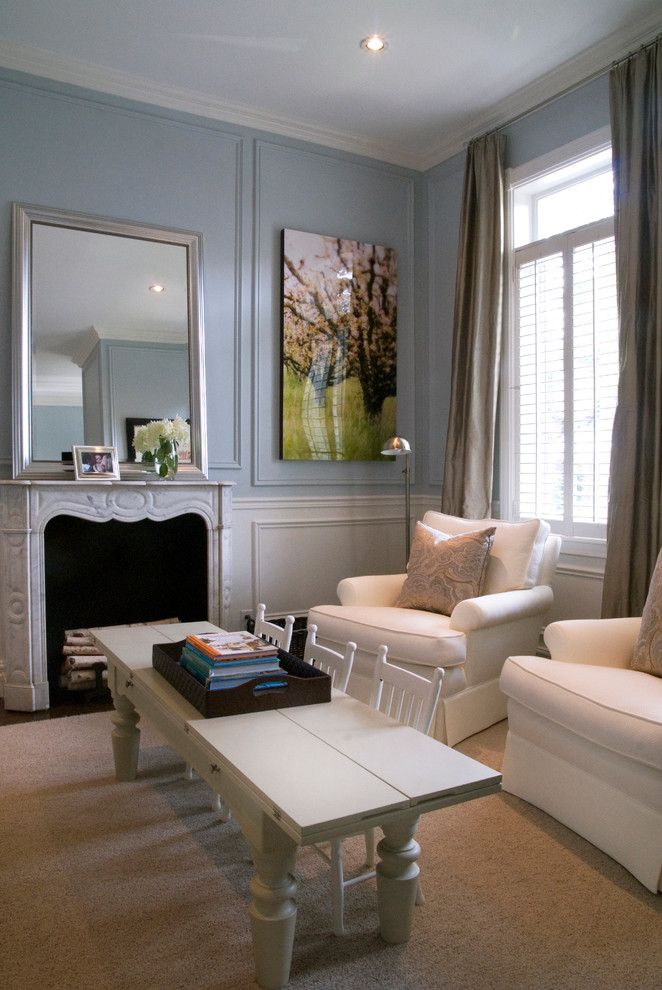 Design ideas for a traditional living room in Toronto.