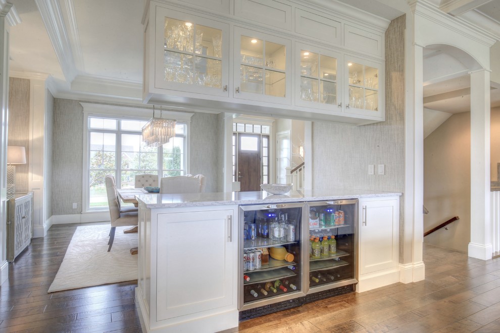 Example of a transitional home design design in Chicago