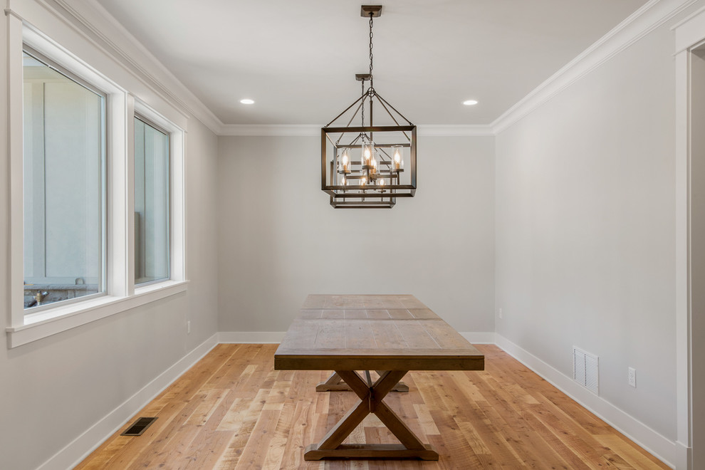 Transitional home design photo in Seattle