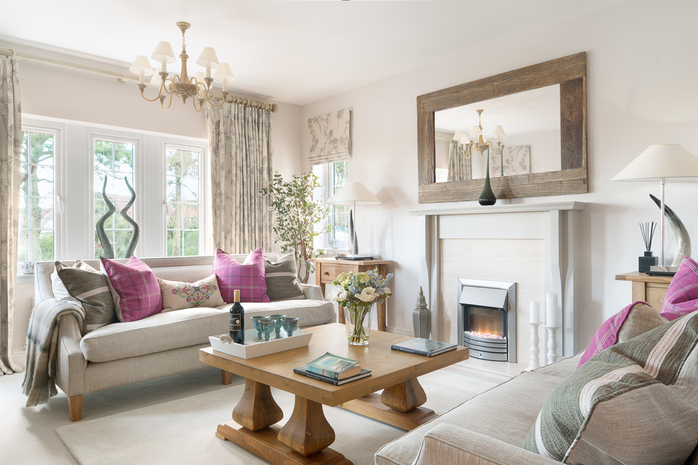 Photo of a transitional living room in London.