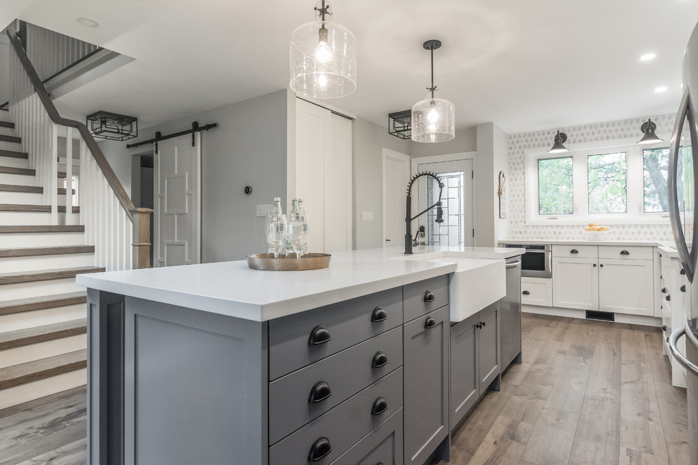 Kitchen - transitional kitchen idea in Toronto