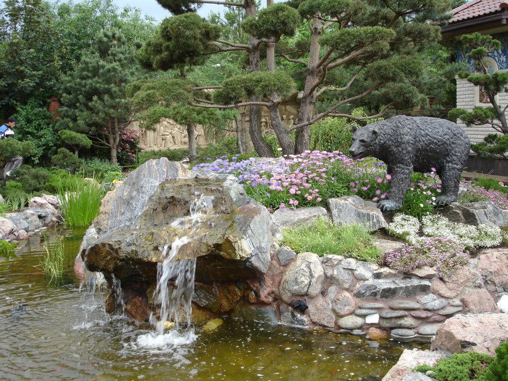 Сад с водопадом. Калчуга 2006 г