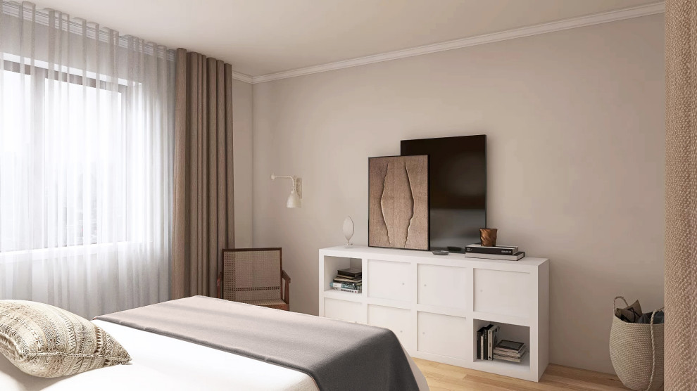 Mittelgroßes Mediterranes Hauptschlafzimmer mit beiger Wandfarbe, hellem Holzboden und beigem Boden in Stuttgart