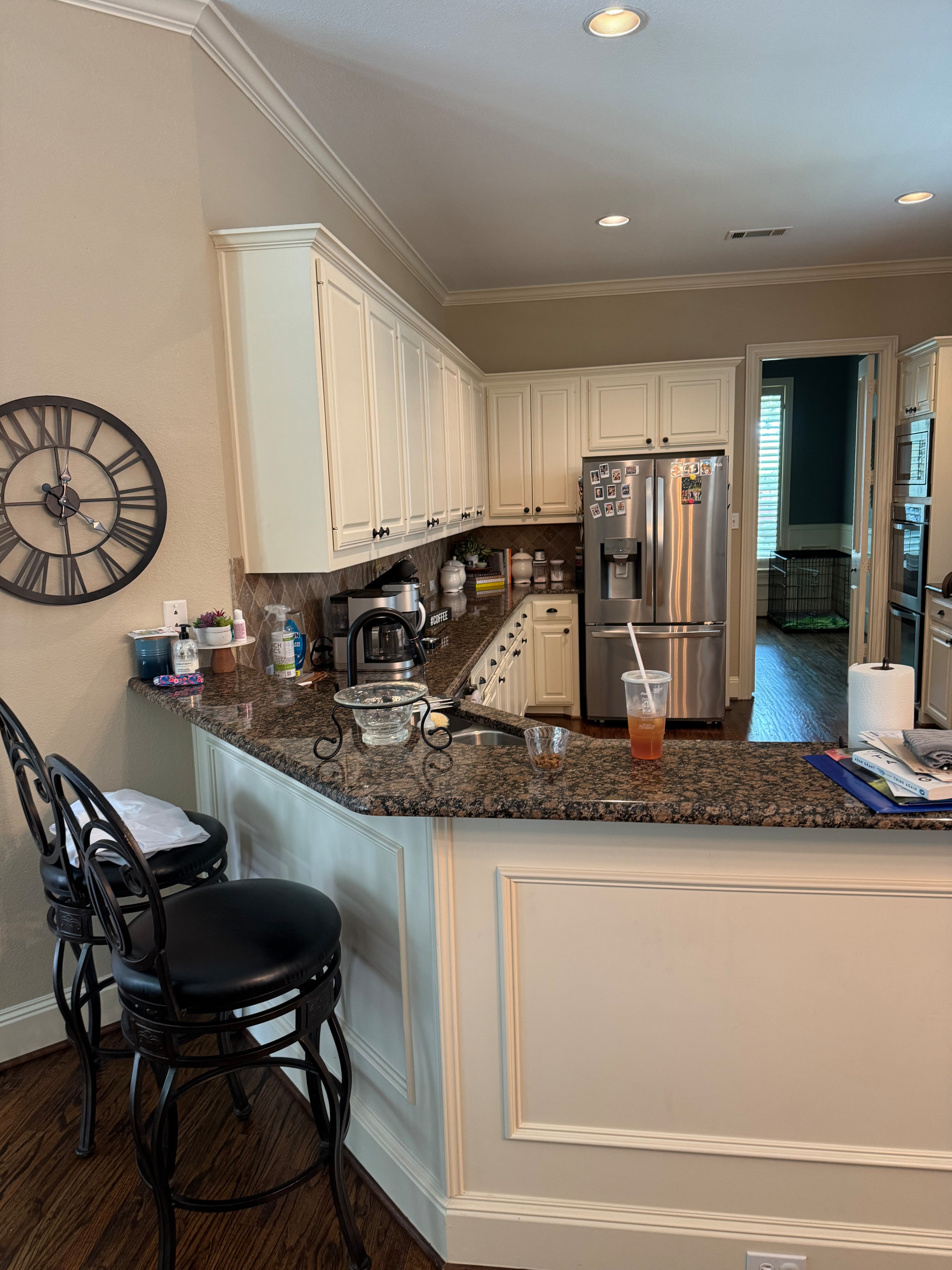 Kitchen "before" pic.