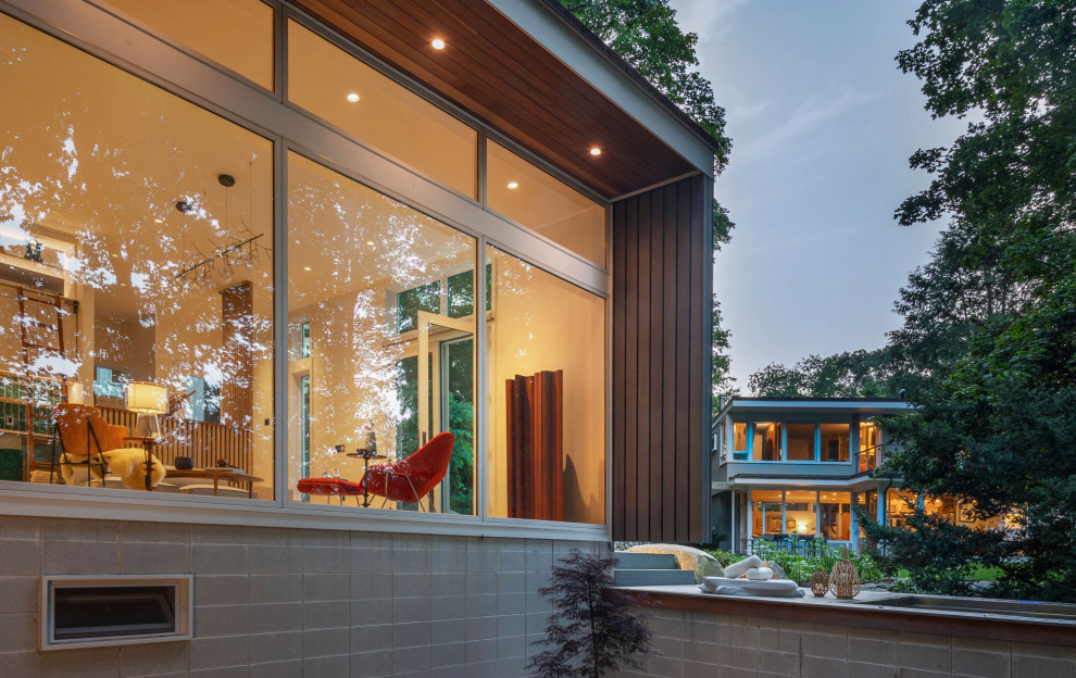 Example of a 1950s home design design in Boston