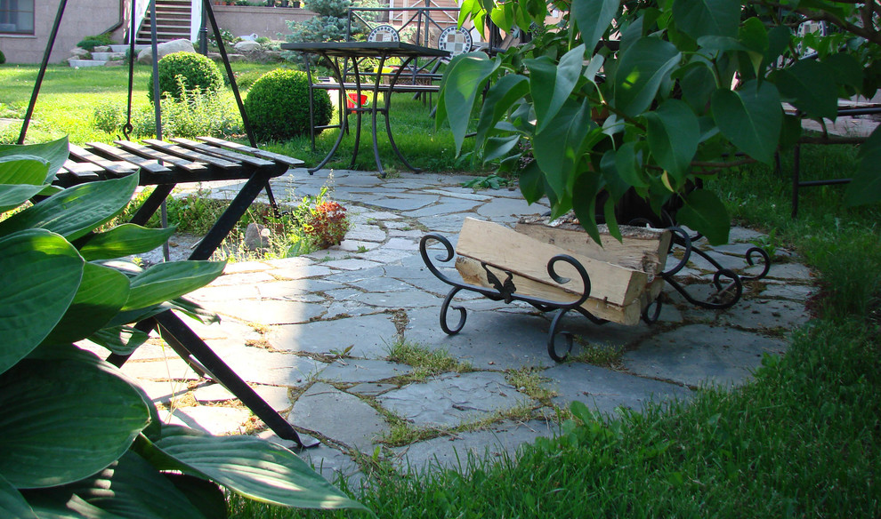 Площадка из натурального камня - шунгит.