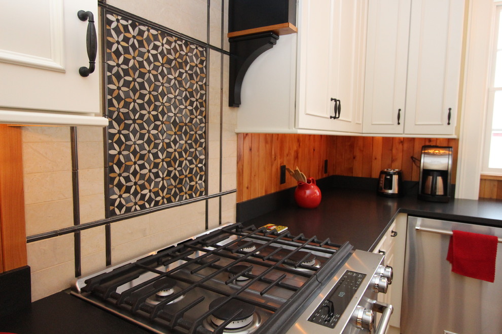 Kitchen - kitchen idea in Grand Rapids