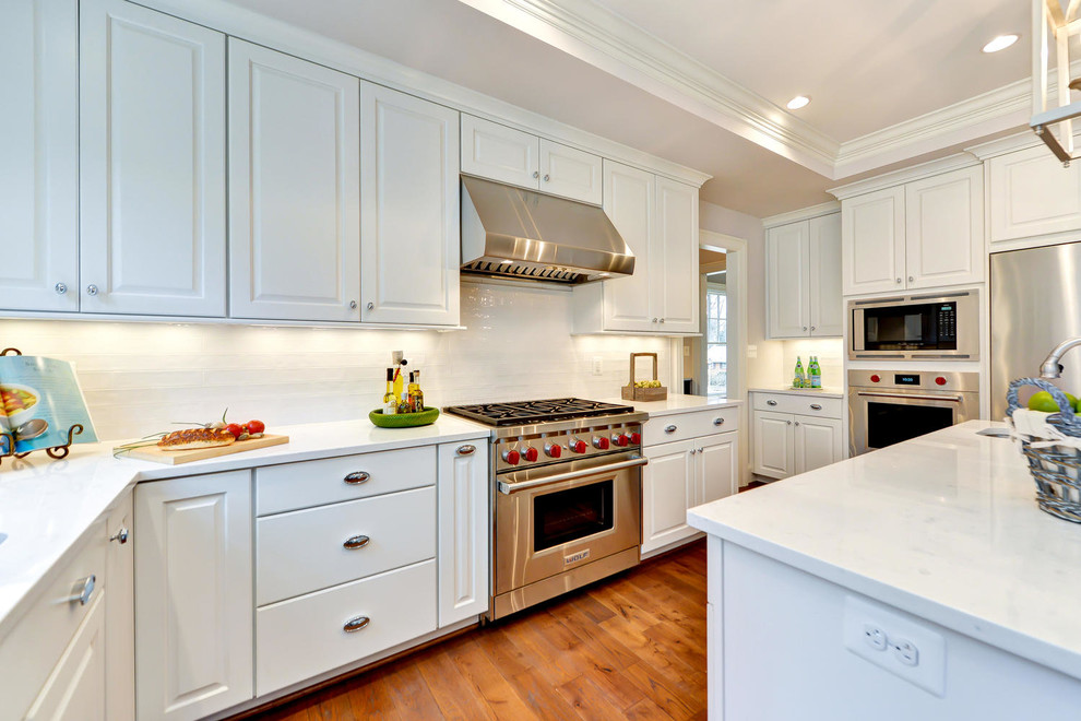 Example of a transitional kitchen design in DC Metro