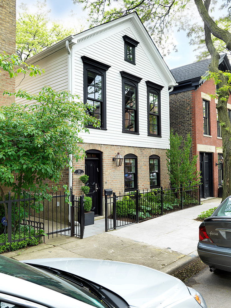Inspiration for a traditional exterior in Chicago.