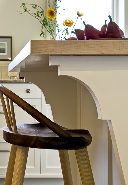 Kitchen Island detail traditional-kitchen
