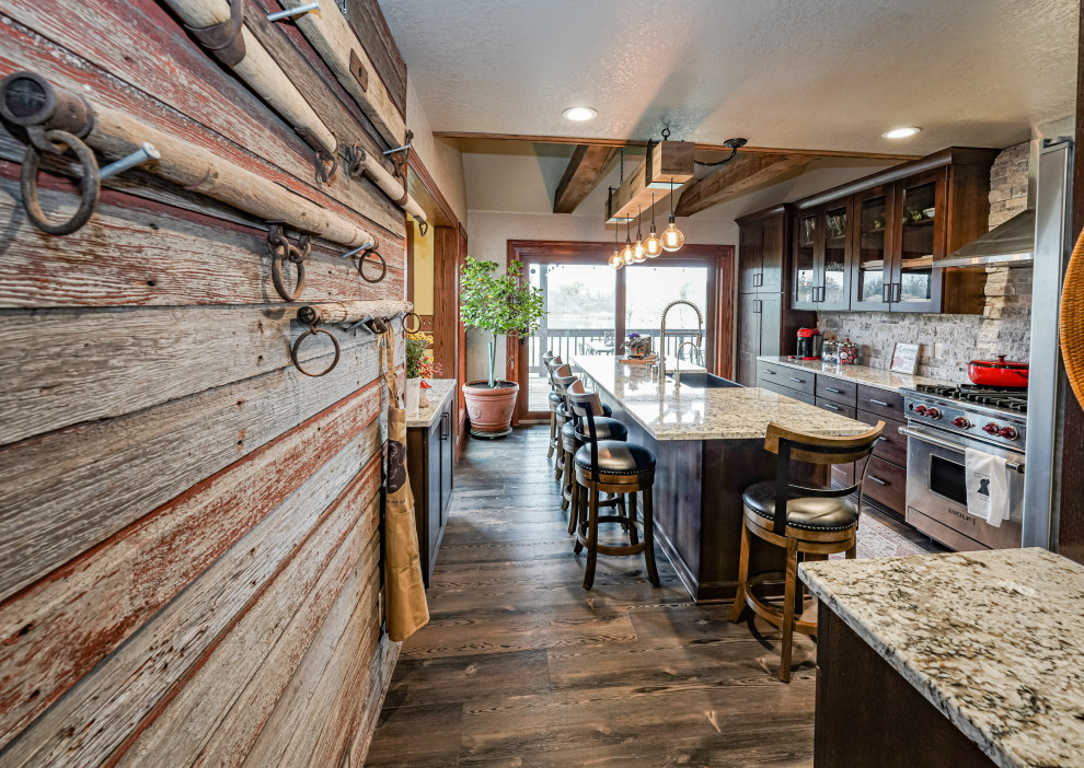 Inspiration for a rustic home design remodel in Milwaukee