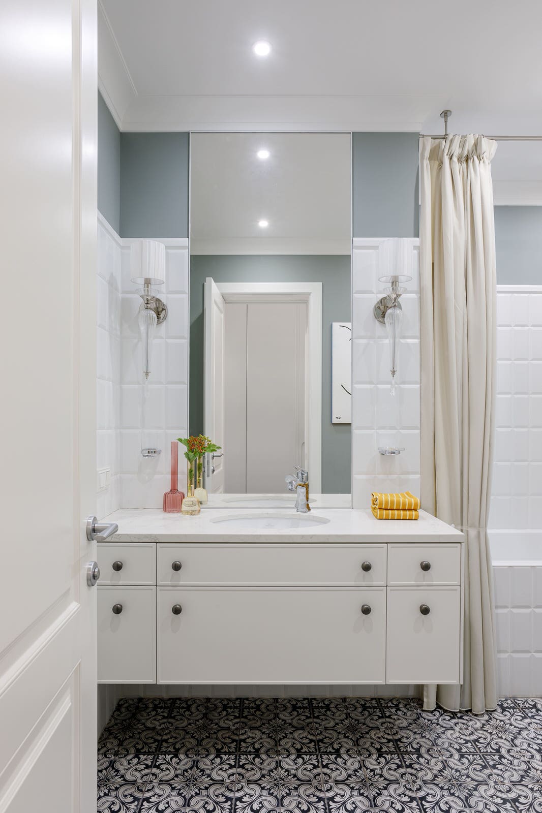 Студия в неоклассическом стиле 48м2