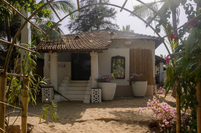 Beach House tropical-exterior