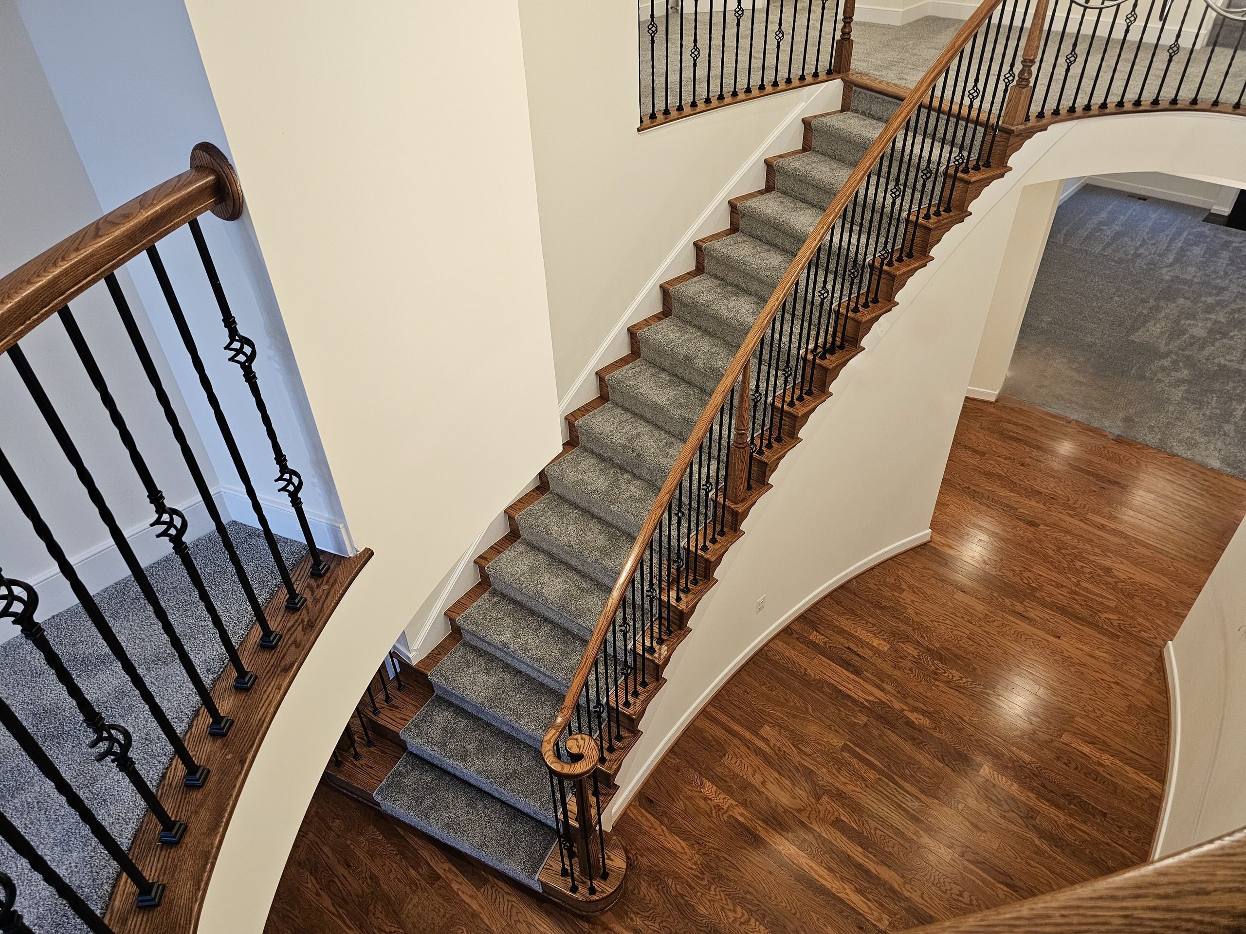 128_Grand Entryway Elliptical Staircase, Nokesville, VA 20181