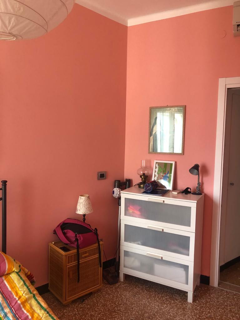Lo spazio accanto alla porta prima del restyling