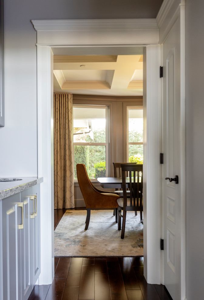 Transitional home design photo in Vancouver