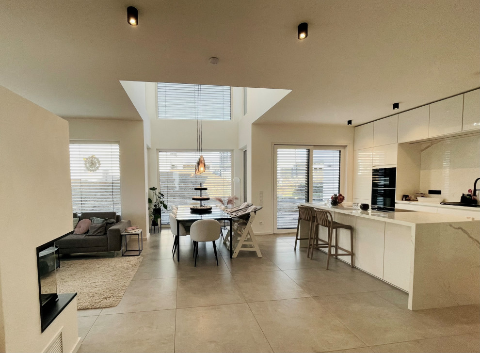 Modernes Esszimmer in Sonstige