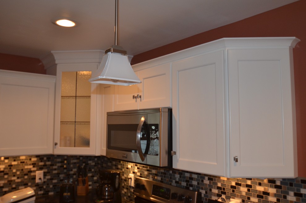 Kitchen - transitional kitchen idea