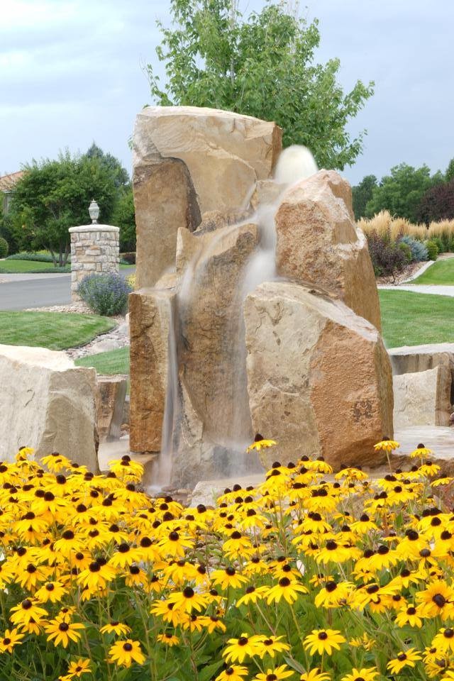 Photo of a transitional landscaping in Denver.