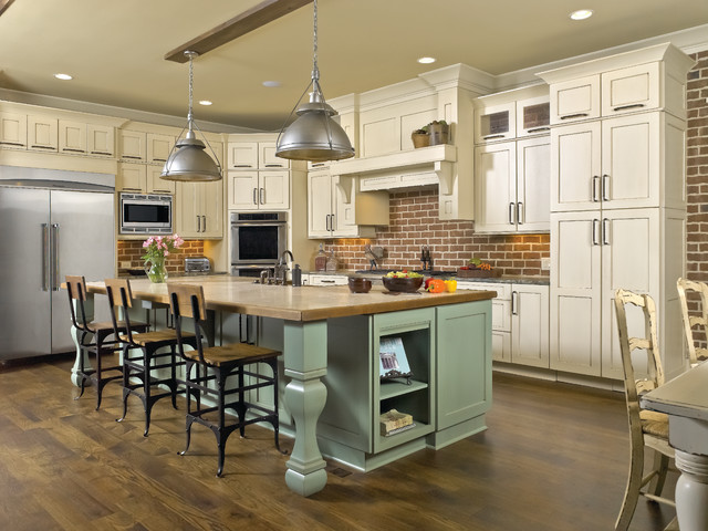 Wellborn Forest Cabinetry Country Kitchen Chicago By C H