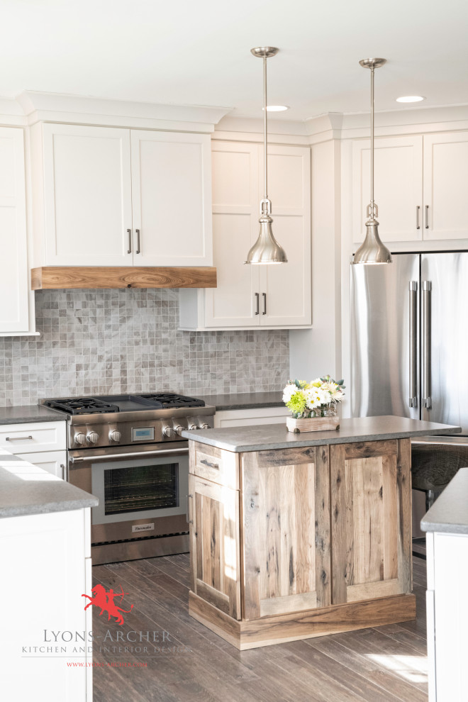 Inspiration for a mid-sized transitional l-shaped medium tone wood floor and brown floor eat-in kitchen remodel in Philadelphia with an undermount sink, shaker cabinets, white cabinets, quartz countertops, beige backsplash, mosaic tile backsplash, stainless steel appliances, an island and gray countertops