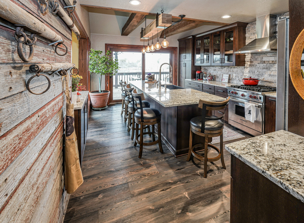 Home design - rustic home design idea in Milwaukee