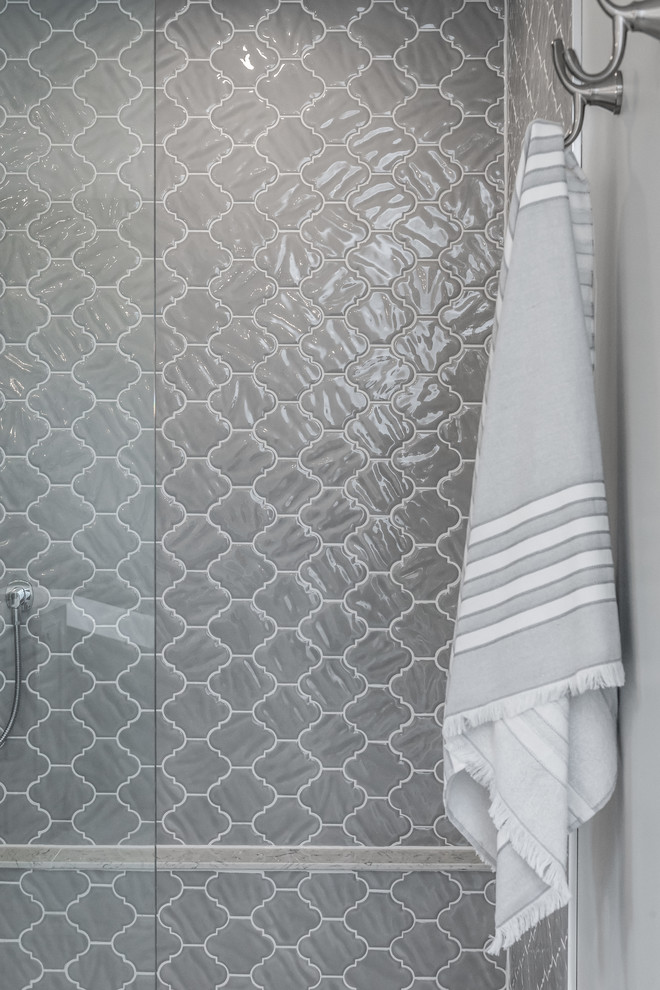 Inspiration for a transitional home design remodel in Toronto