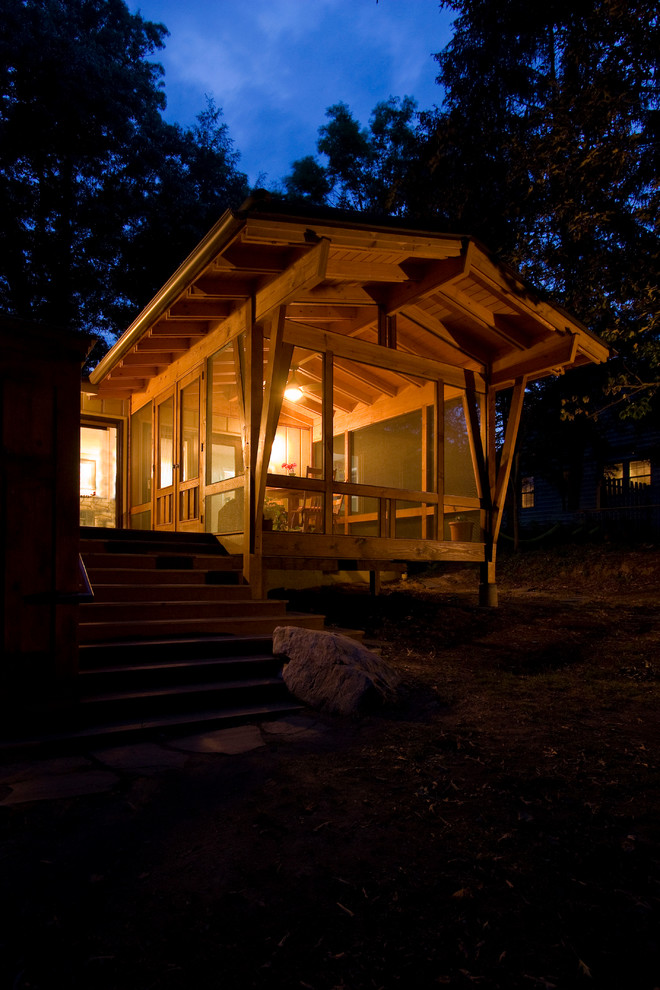 Design ideas for a country backyard screened-in verandah in Portland.