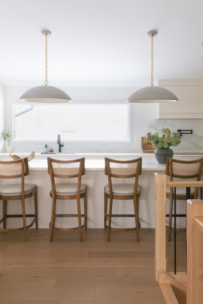 Kitchen - transitional kitchen idea