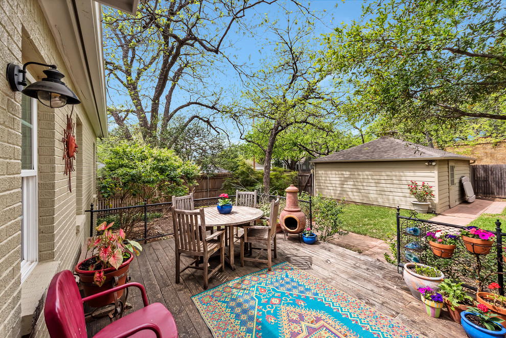 Inspiration for a backyard deck in Dallas with no cover.