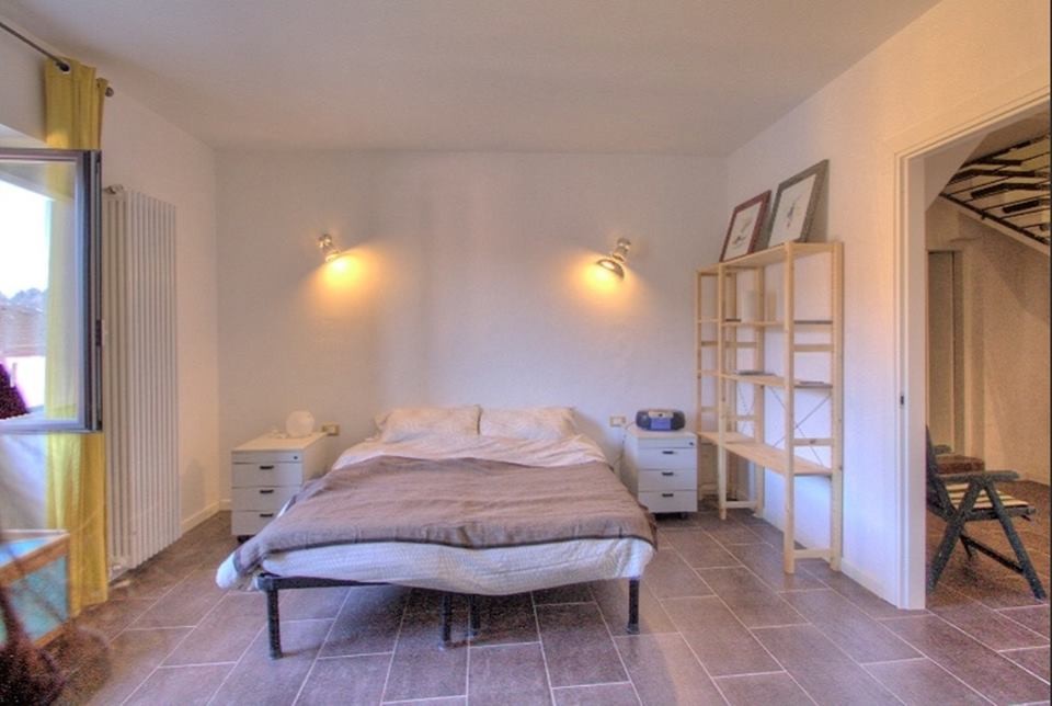 This is an example of a scandinavian bedroom in Milan.