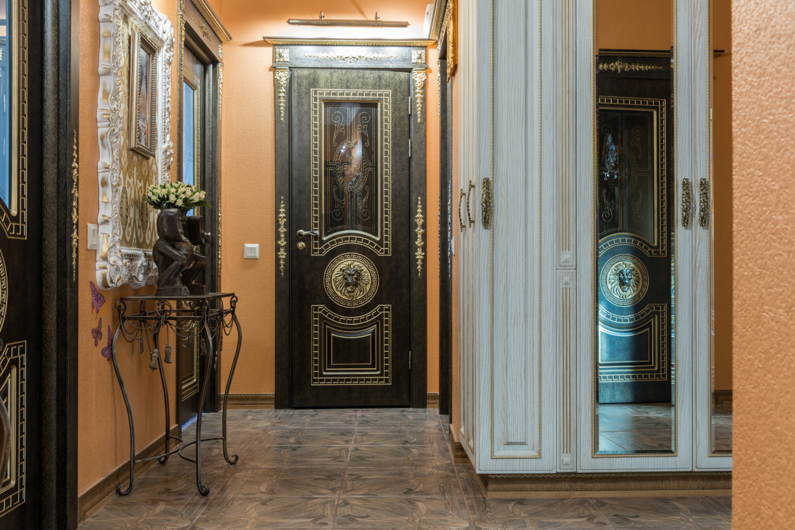 Прихожая в классическом стиле