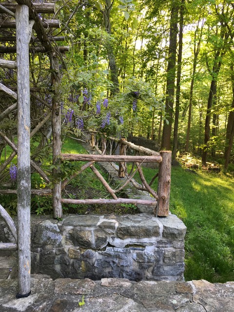 Rustic Fence for a Woodland Setting rustikt