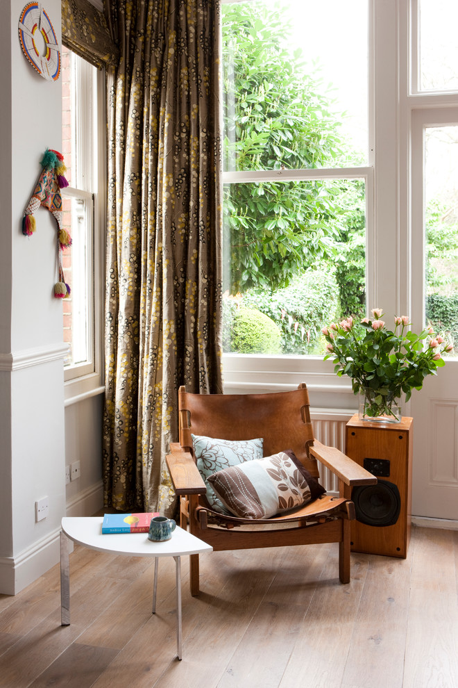 Example of an eclectic home design design in London
