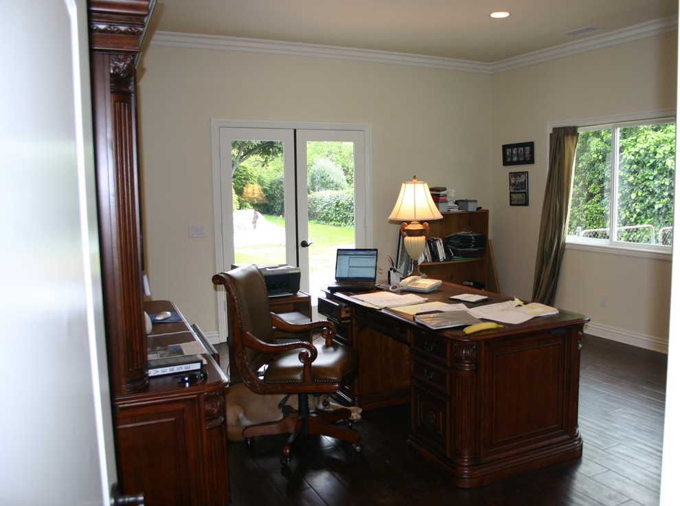 Traditional home office in Orange County.
