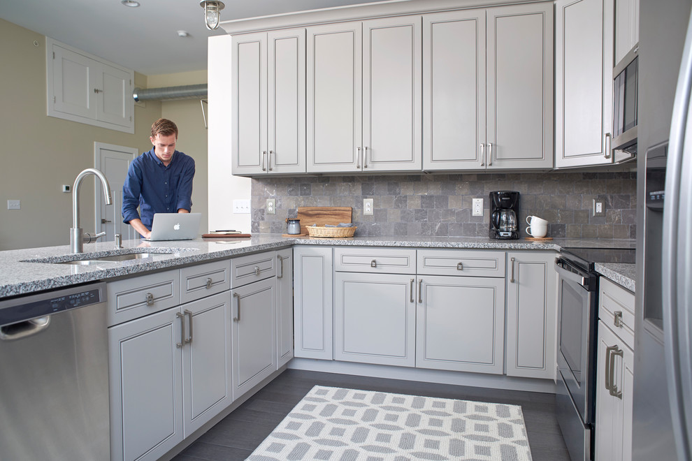Kitchen - transitional kitchen idea