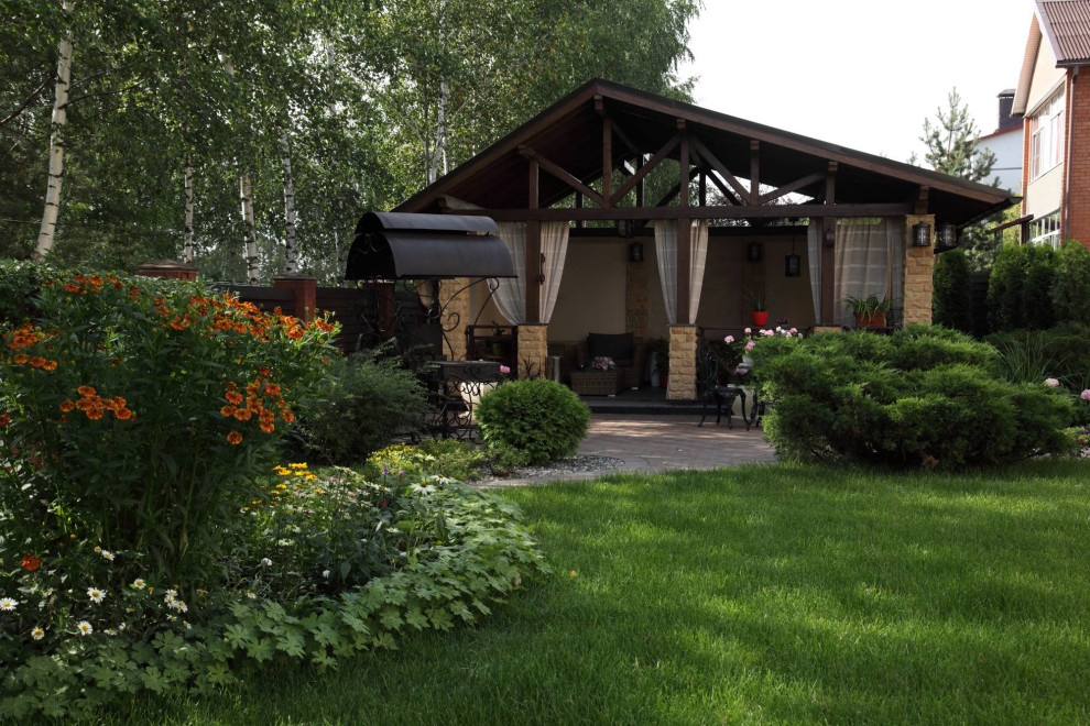 Любимовка. Беседка в пейзажном саду.