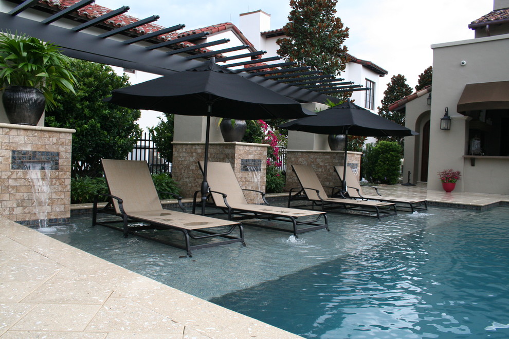 Example of a transitional pool design in Orlando