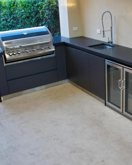 Outdoor Kitchen polished concrete, BBQ and integrated sink Patio